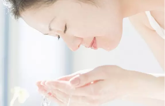 你知道早上護(hù)膚和晚上護(hù)膚有什么區(qū)別嗎？